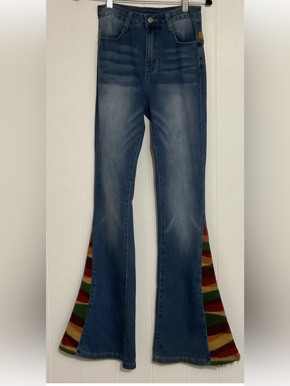 Festival-Ready High-Rise Flare Jeans in Blue with Sunset Embroidery - Picture 2 of 7